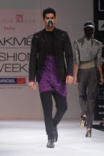 Model walk the ramp for Abhishek Dutta Shinde show at Lakme Fashion Week Day 4 on 6th Aug 2012 (2).JPG